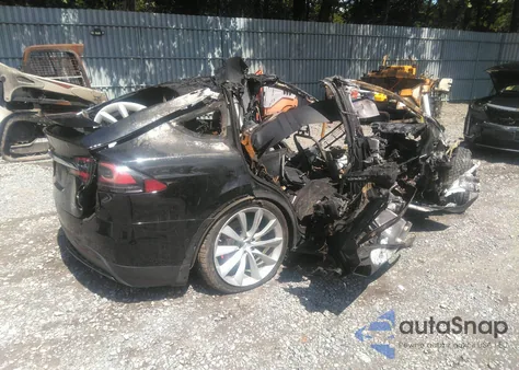 2016 Tesla Model X 60D/P100D/P90D z USA, uszkodzony, nr VIN 5YJXCAE47GF013458